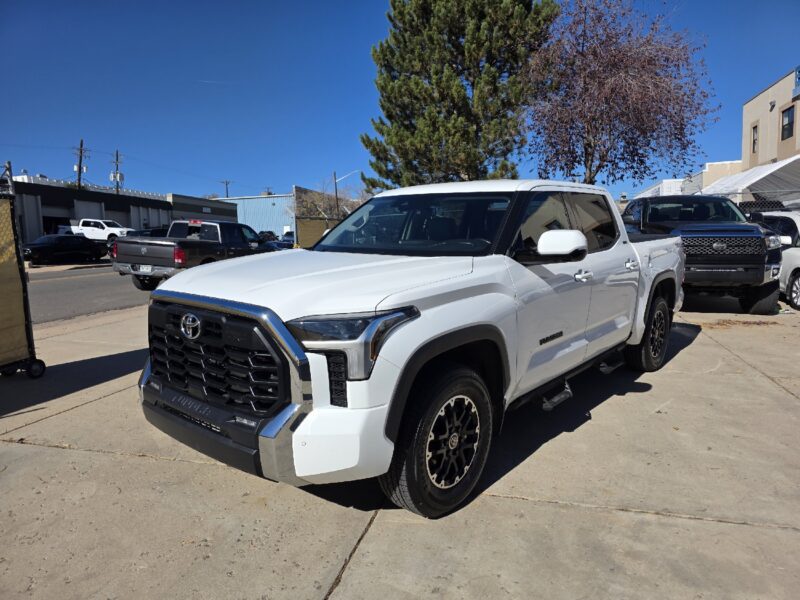 2022 Toyota Tundra SR5 Premium, 4X4, Leather, 3 Piece Tonneau, Super Nice!!!