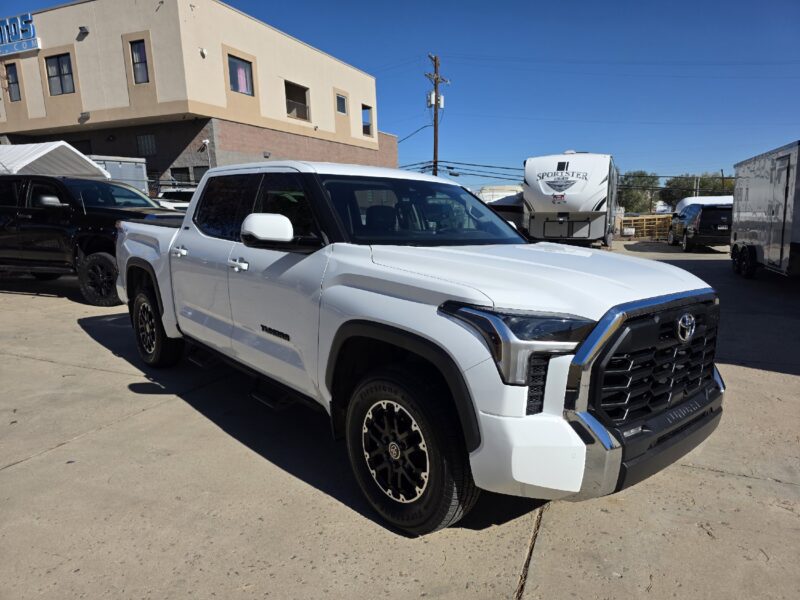 2022 Toyota Tundra SR5 Premium, 4X4, Leather, 3 Piece Tonneau, Super Nice!!!