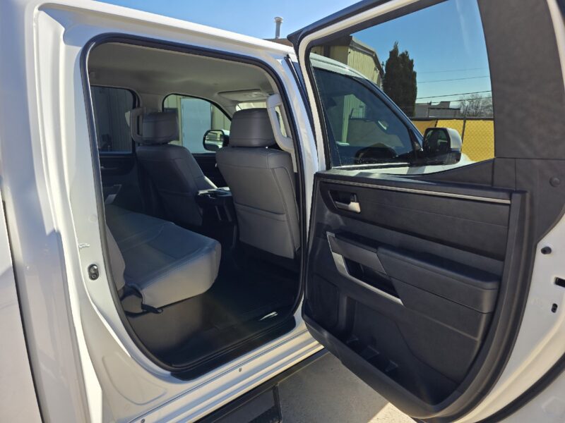 2022 Toyota Tundra SR5 Premium, 4X4, Leather, 3 Piece Tonneau, Super Nice!!!