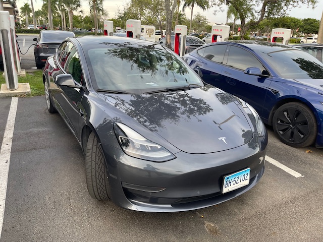 I Rented a Tesla Model 3 in Florida for a Week… and the Story Was Way Less Than Cool