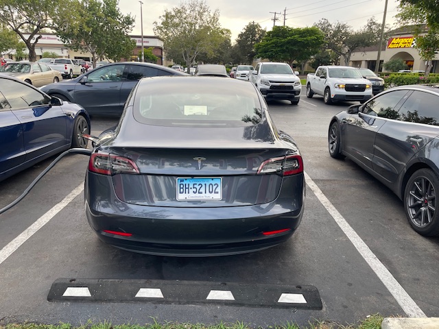 I Rented a Tesla Model 3 in Florida for a Week… and the Story Was Way Less Than Cool