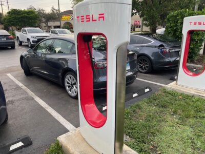 I Rented a Tesla Model 3 in Florida for a Week… and the Story Was Way Less Than Cool
